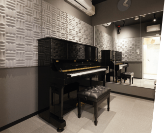 Piano Room ピアノルーム EYSプロデュースのアップライトピアノを設置。ピアノルームとしては十分広く、講師と並んで座っても窮屈に感じません。