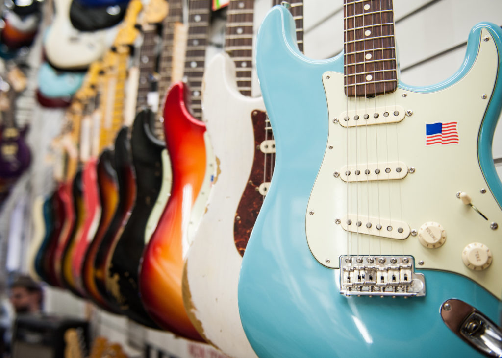 エレキギターの新品、中古、どちらを買うべき？ | Music Lesson Lab