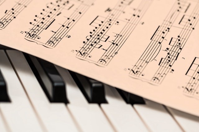 初心者必読】大人がピアノを始める前に押さえておきたい基本的な知識と練習方法 | Music Lesson Lab