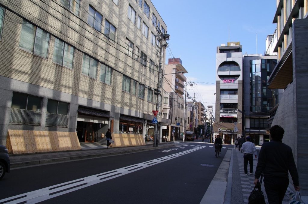 京都教室への道中は歩道も結構広めで楽器持ちながらでも歩きやすい