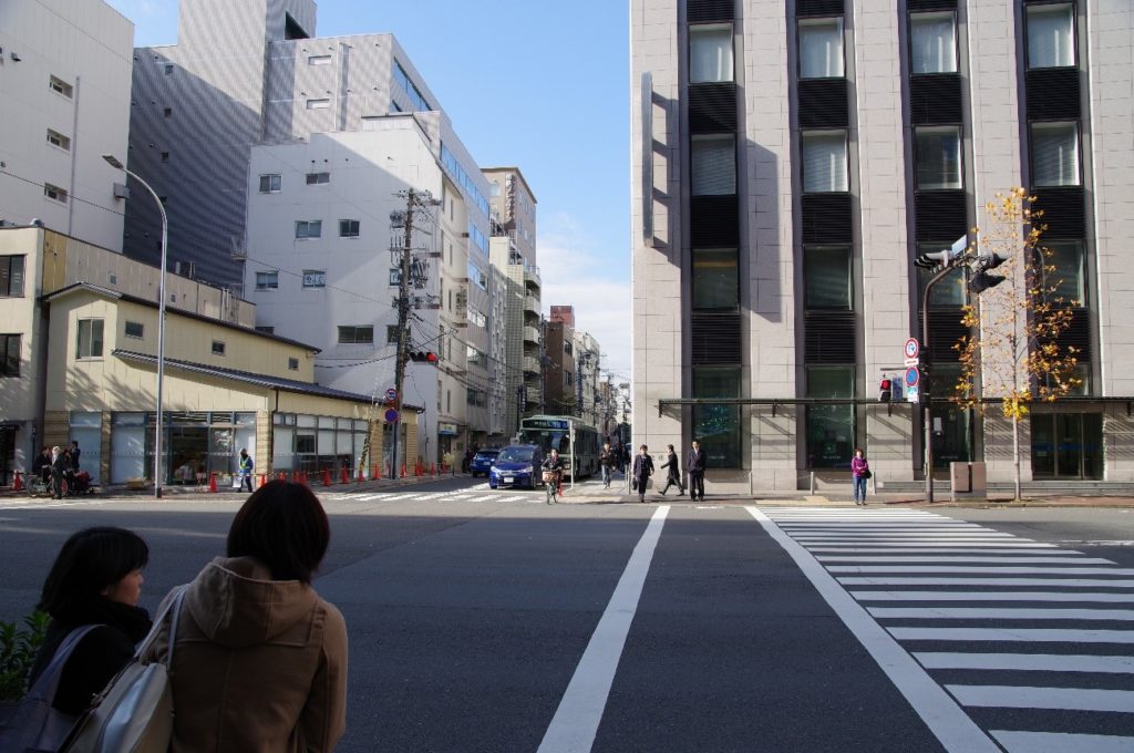 地下鉄烏丸線四条駅3番出口を出ます