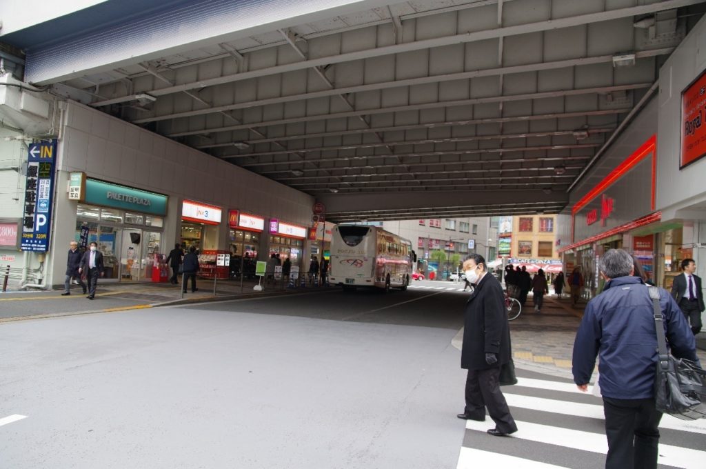 銀座スタジオに向かう高架