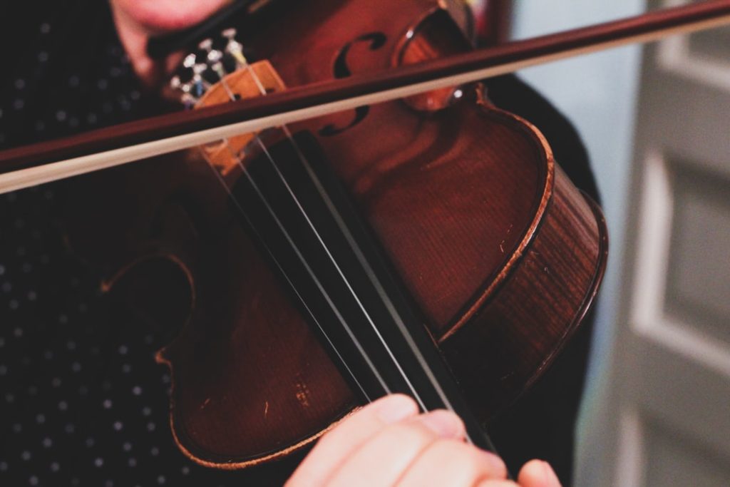 バイオリンの弓の毛替え時期 交換方法 おすすめの方法や注意点を現役講師が解説 Music Lesson Lab