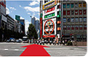 ファーストキッチンが角地にある交差点をまっすぐ進みます。(こちらにもファミリーマートがございますが、お間違え無いようにしてください。)