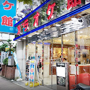 そのまま直進するとすぐ左手にカラオケ館が見えます。
