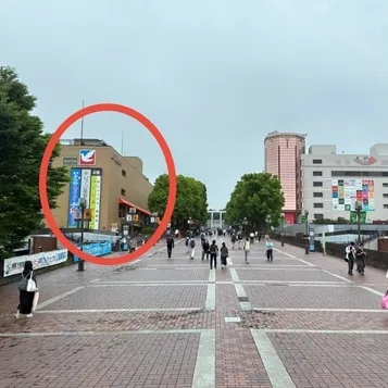 階段を上がると左手にイトーヨーカドーがみえます。