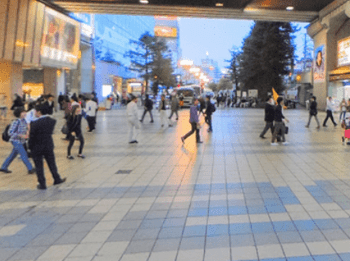 【JR線利用】JR京橋駅北口→京阪線方面へ（改札出て左に） 京阪京橋駅手前で右折（左手に京阪モール） 【京阪線利用】京阪京橋駅中央口→左折