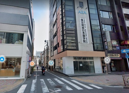 一つ前の一方通行の道路を曲がります。