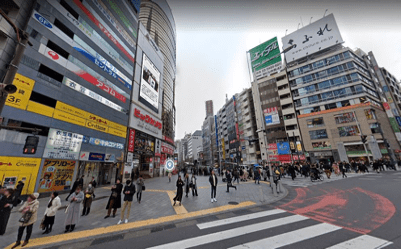 渋谷駅の東口に出ます。